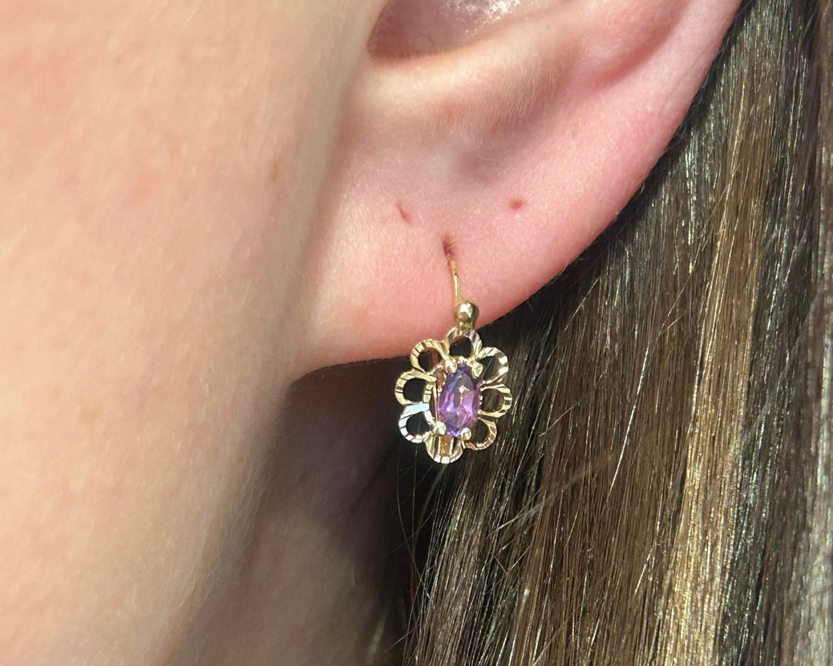 Gull ørepynt med ametyst