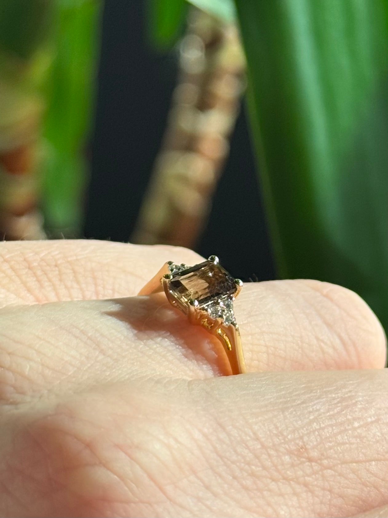 Gullring - røykkvarts - diamanter