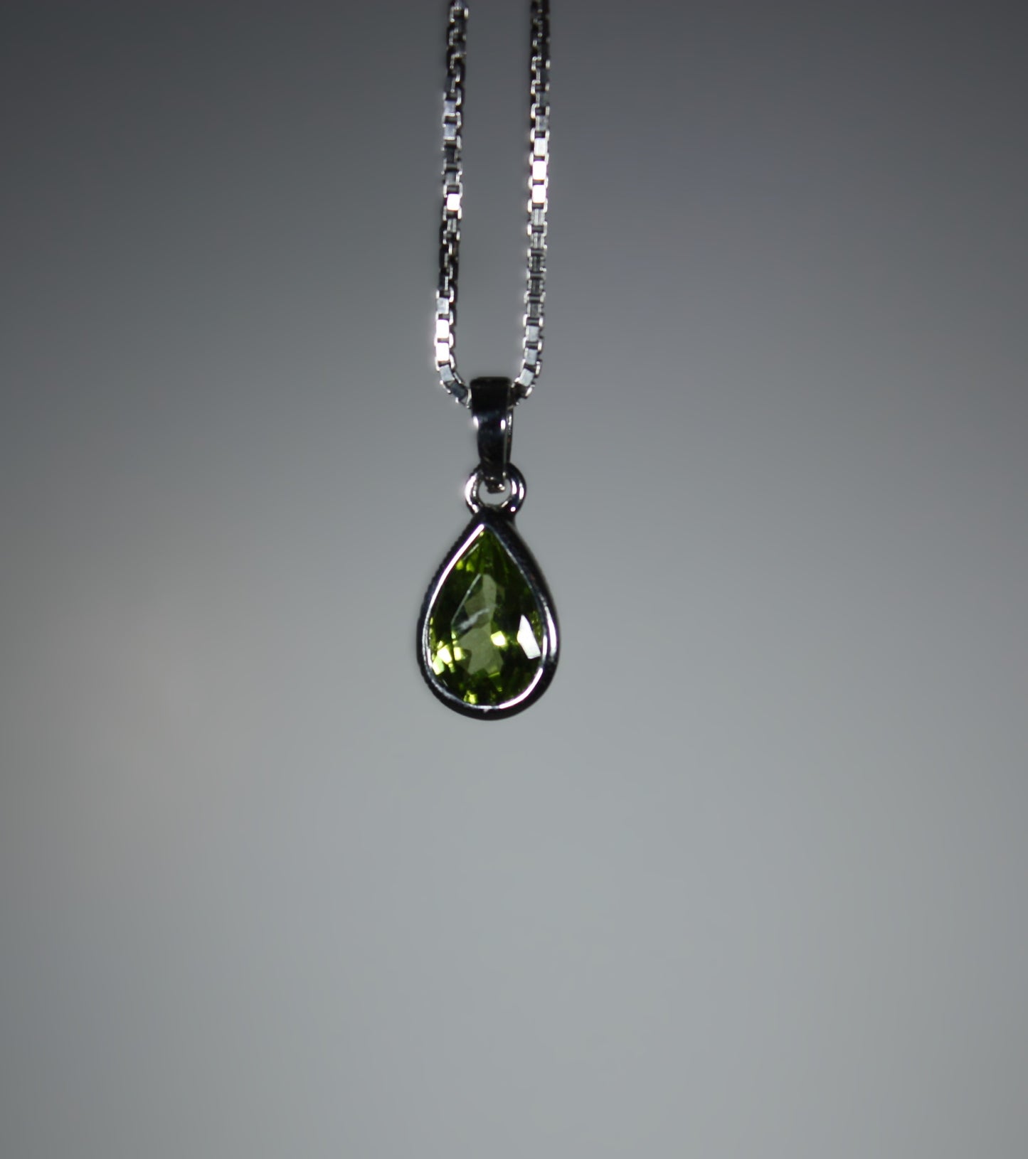 Sølv Smykke. Peridot