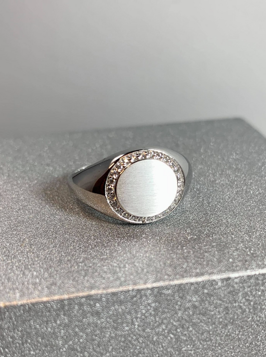 Sølvring signert med zirkonia