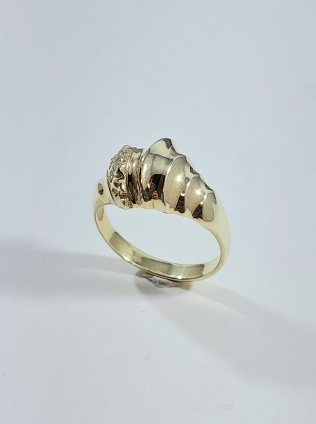 Vintage collection ring