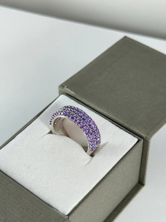 Sølvring med lilla stener