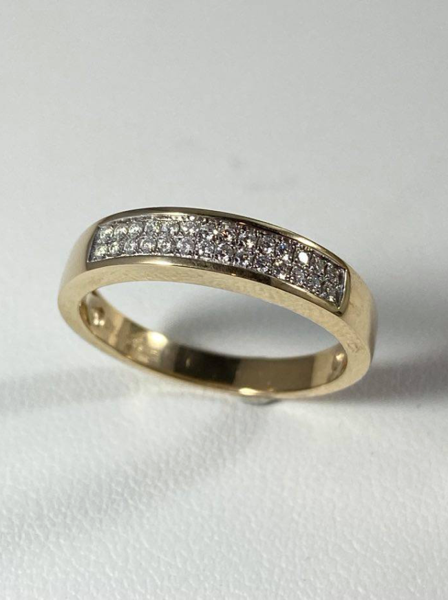 Olivia ring - gult gull - 0,14ct diamanter